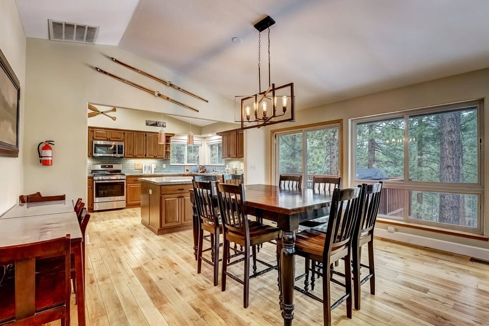 House, Multiple Beds, Hot Tub, Mountain View (Nestled Pines Retreat) | Dining