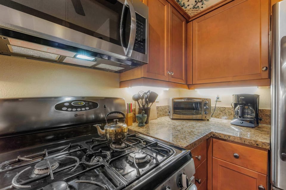Condo, Multiple Beds, Mountain View (Alpine Way) | Private kitchen | Fridge, microwave, oven, stovetop