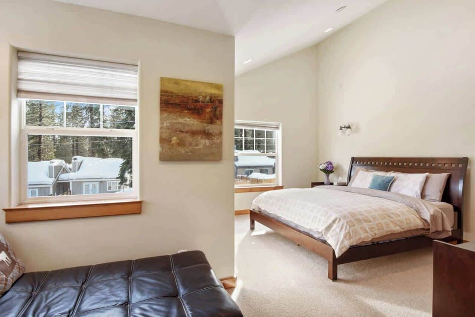 Sunny Woods Acres Near Golf & Adventure Park House in Tahoe Vista