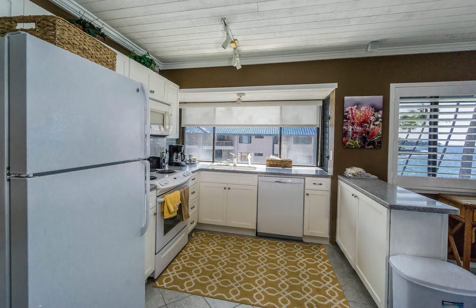 Condo, Multiple Beds, Balcony, Ocean View (Kona Reef #D31) | Private kitchen | Fridge, microwave, oven, stovetop