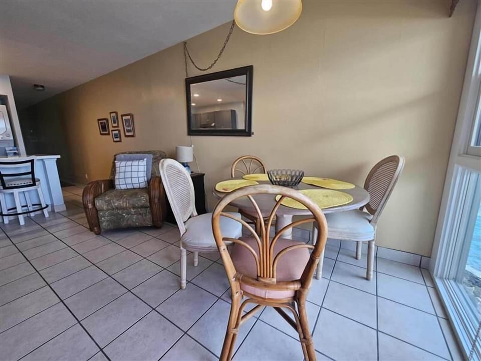 Condo, 1 Queen Bed with Sofa bed, Lanai, Ocean View (Sea Village #4210) | Dining