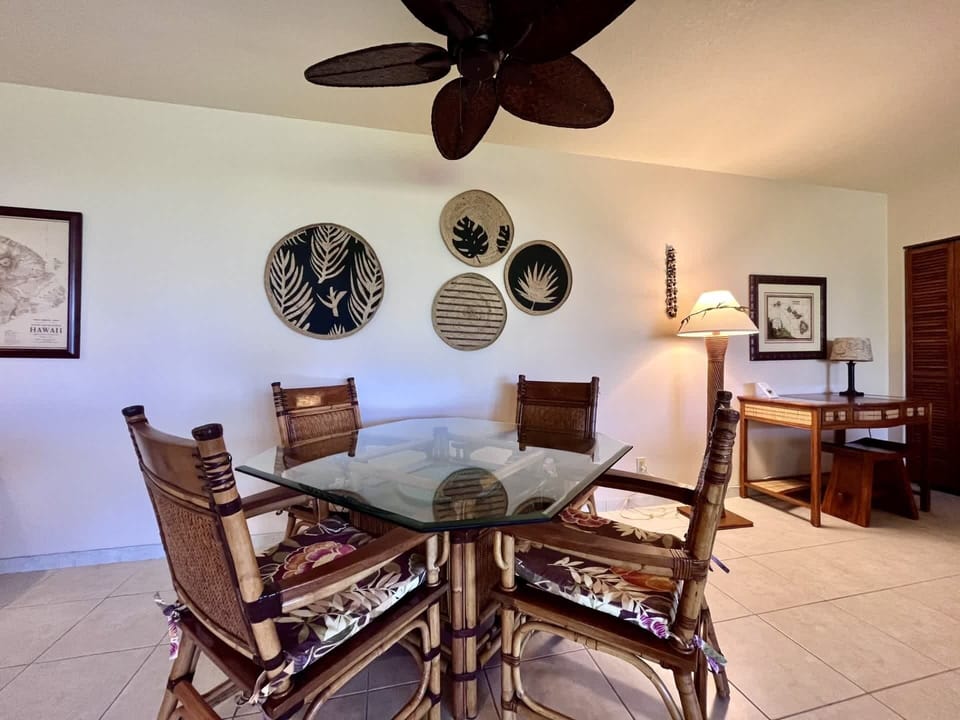 Condo, Multiple Beds, Lanai, Ocean View (Kahaluu Bay Villas #305) | Dining
