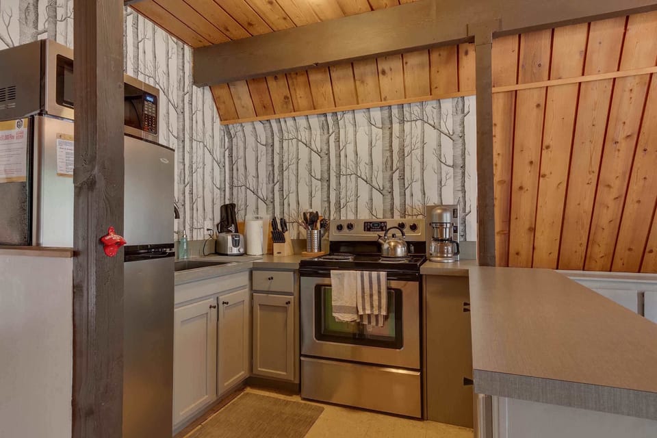 House, Multiple Beds, Hot Tub, Mountain View (Heavenly Hollow) | Private kitchen | Full-size fridge, microwave, oven, stovetop
