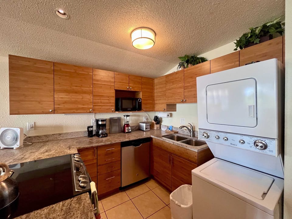 Condo, 1 King Bed, Lanai, Ocean View (Kona Isle #D31) | Private kitchen | Fridge, microwave, oven, stovetop