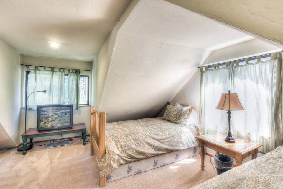 House, Multiple Beds, Patio, Mountain View (Moonlight Cove) | 2 bedrooms, individually decorated, individually furnished, free WiFi