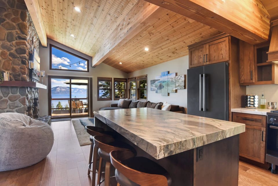 House, Multiple Beds, Patio, Mountain View (Shoreline Vista) | Interior