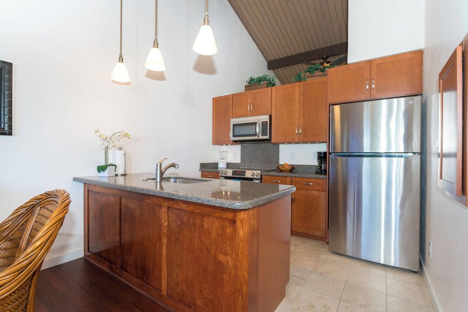 Condo, Multiple Beds, Lanai, Ocean View (Keauhou Resort #110) | Private kitchen | Fridge, microwave, oven, stovetop