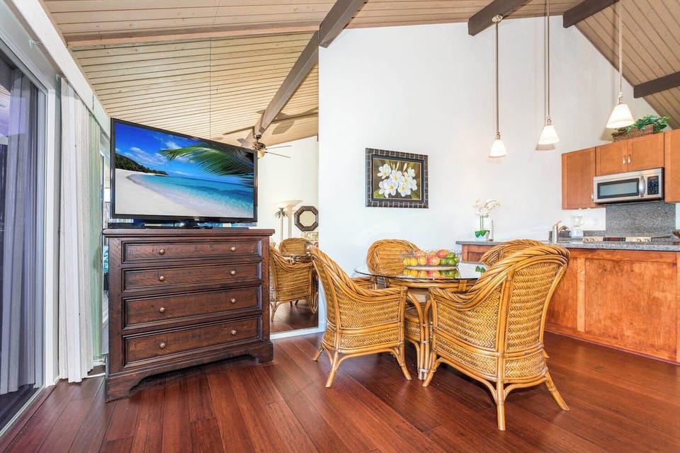 Condo, Multiple Beds, Lanai, Ocean View (Keauhou Resort #110) | Dining
