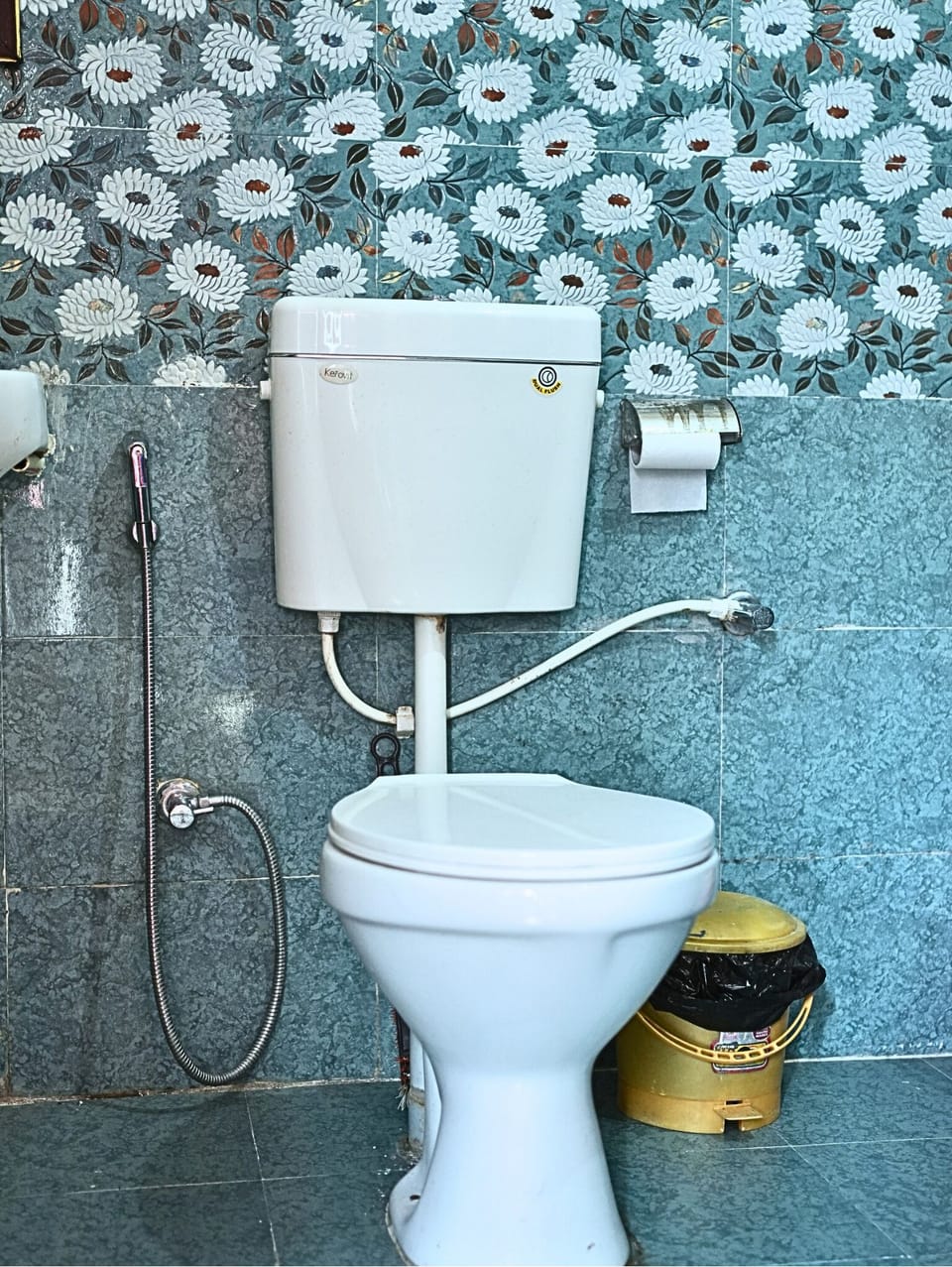 Shower, free toiletries, soap