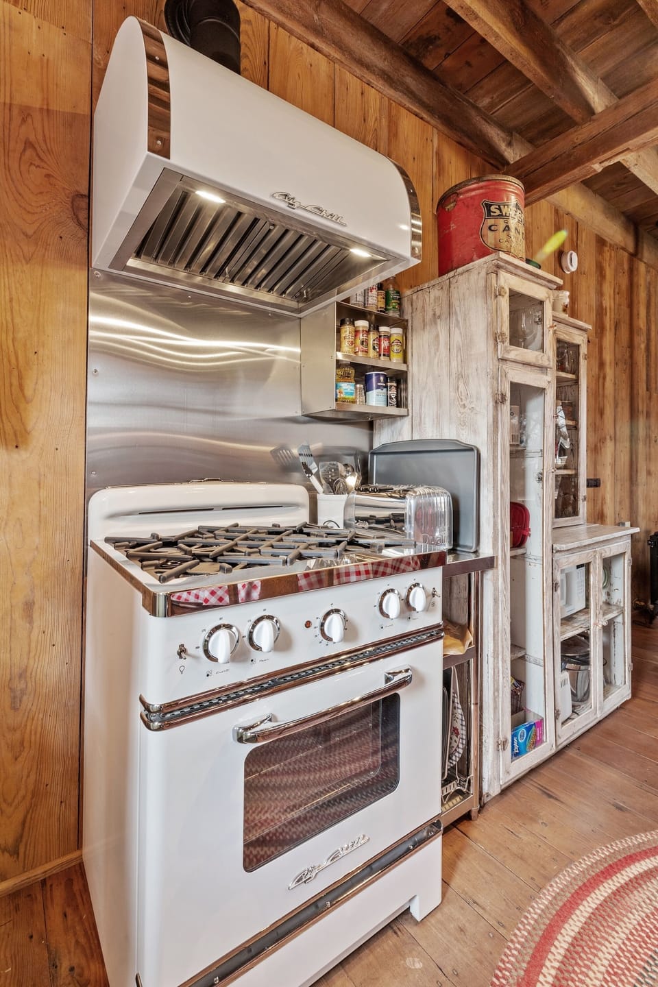 House, 3 Bedrooms | Private kitchen | Fridge, oven, coffee/tea maker