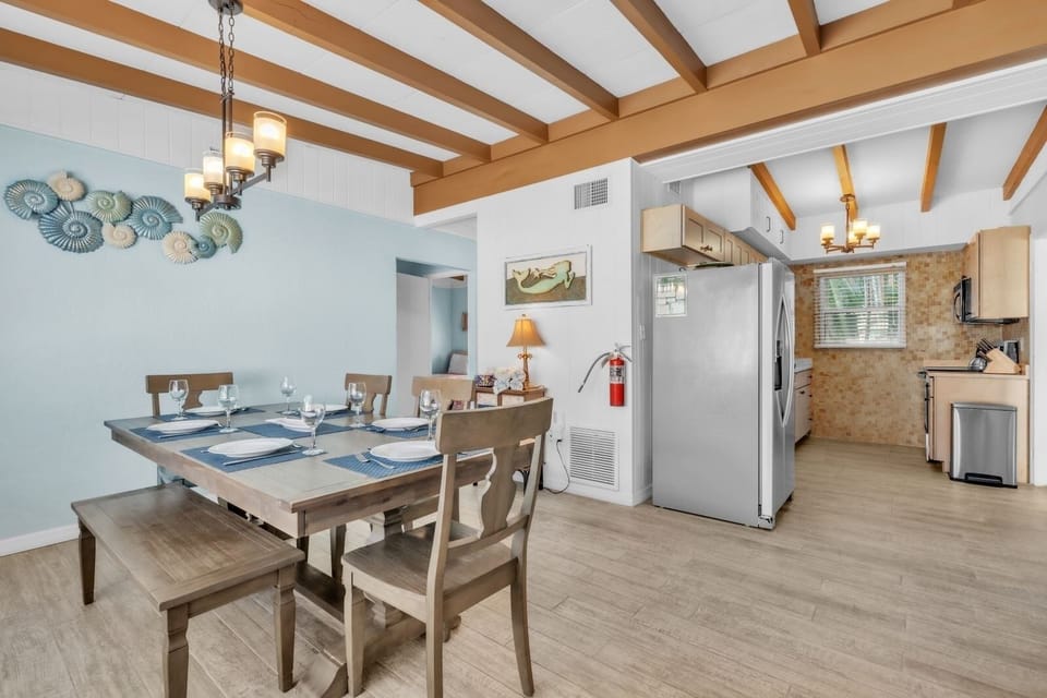Villa, 2 Bedrooms | Dining