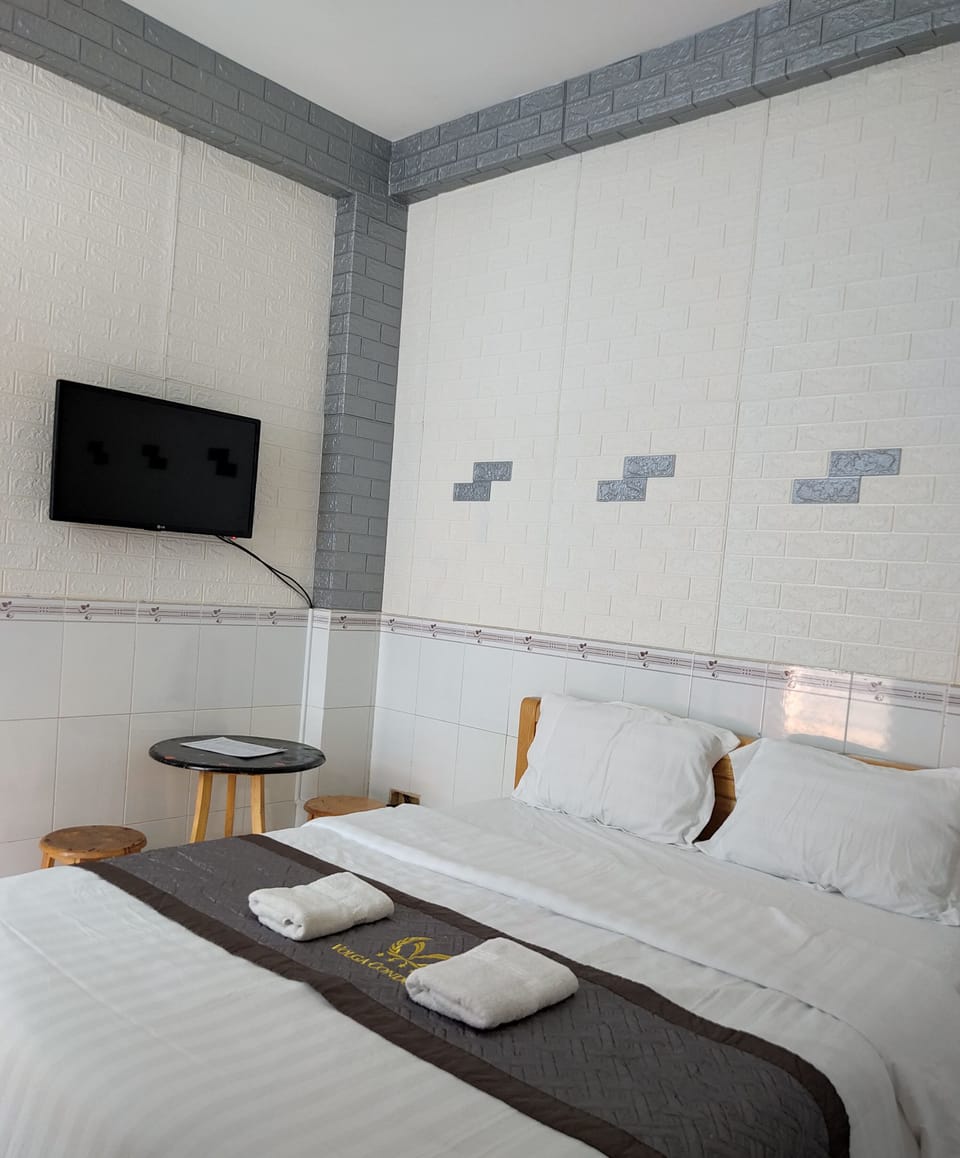 Basic Double Room | Individually furnished, free WiFi, bed sheets