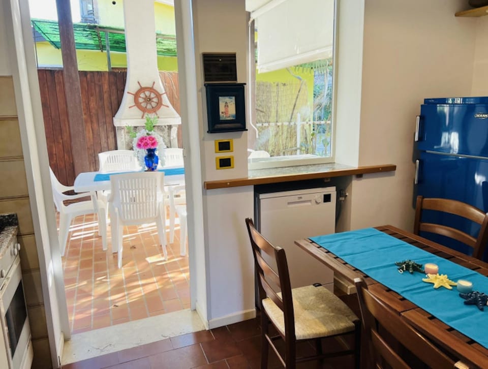 Villa, 3 Bedrooms, Patio, Garden View | Dining room