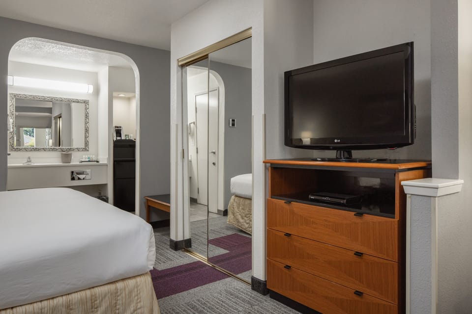 Memory foam beds, in-room safe, desk, blackout drapes