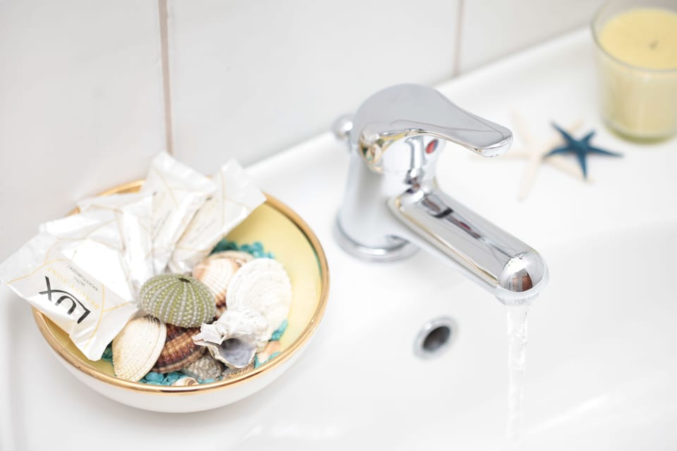 Bathroom sink