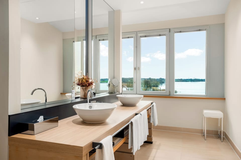 Suite, Harbor View | Bathroom | Free toiletries, hair dryer, bathrobes, slippers