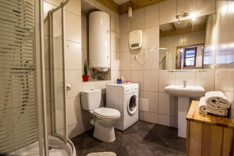Triple Room, Shared Bathroom | Bathroom | Shower