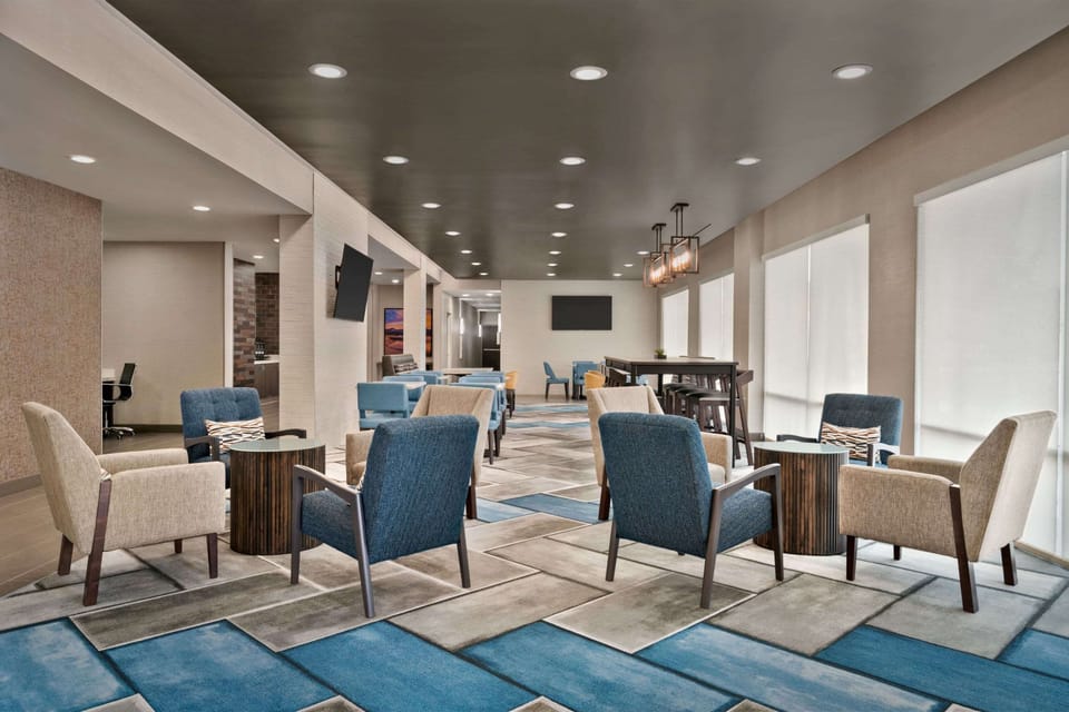 La Quinta Inn & Suites by Wyndham San Bernardino Hotel in Colton