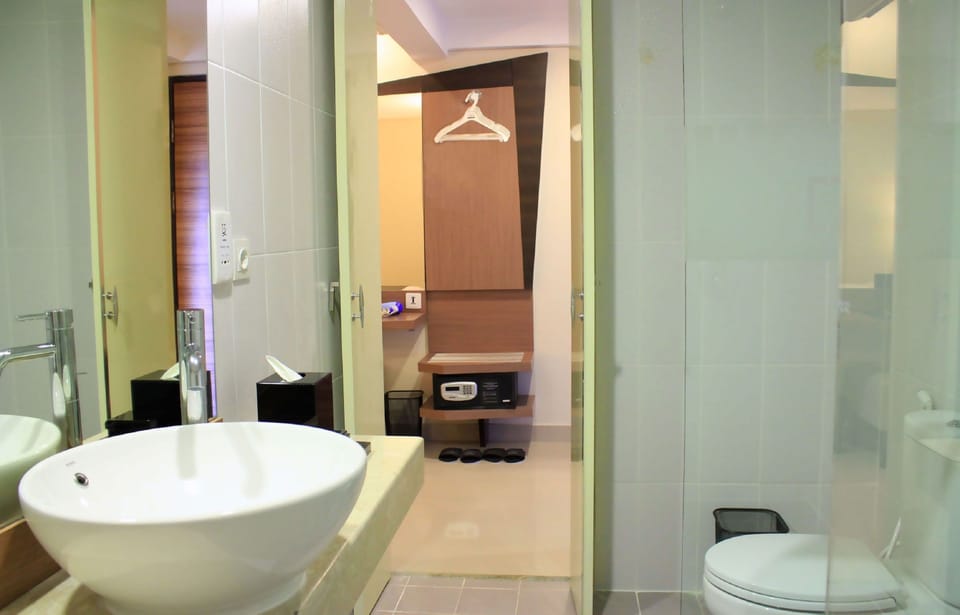 Shower, towels