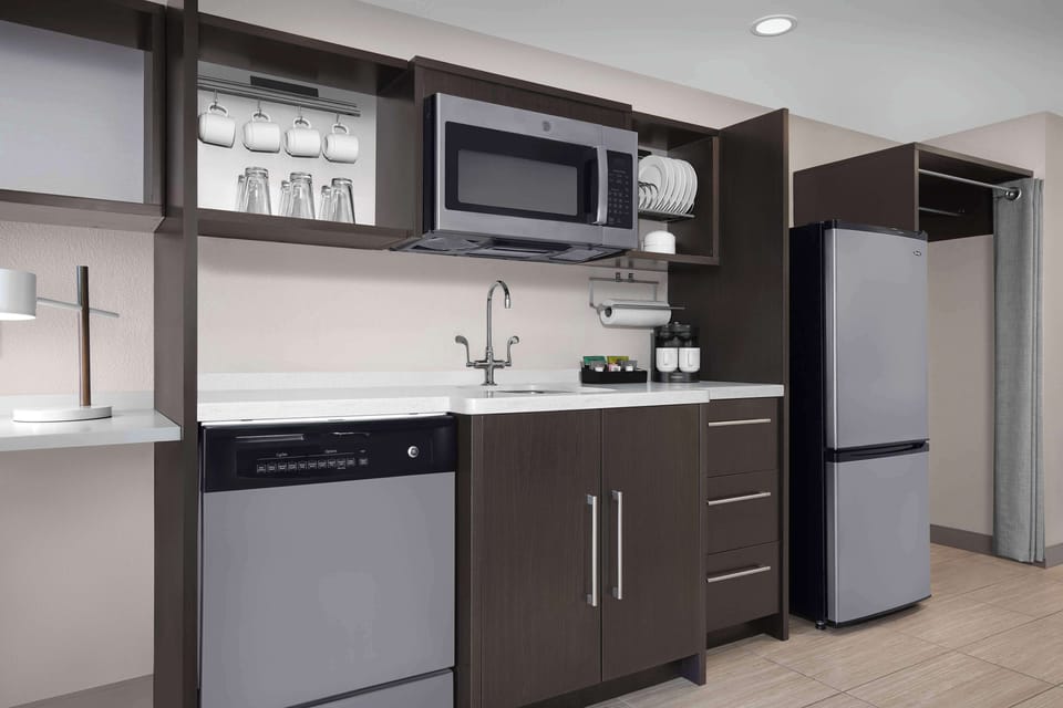 One Bedroom Suite, One King Bed, Non-Smoking | In-room safe, desk, laptop workspace, blackout drapes