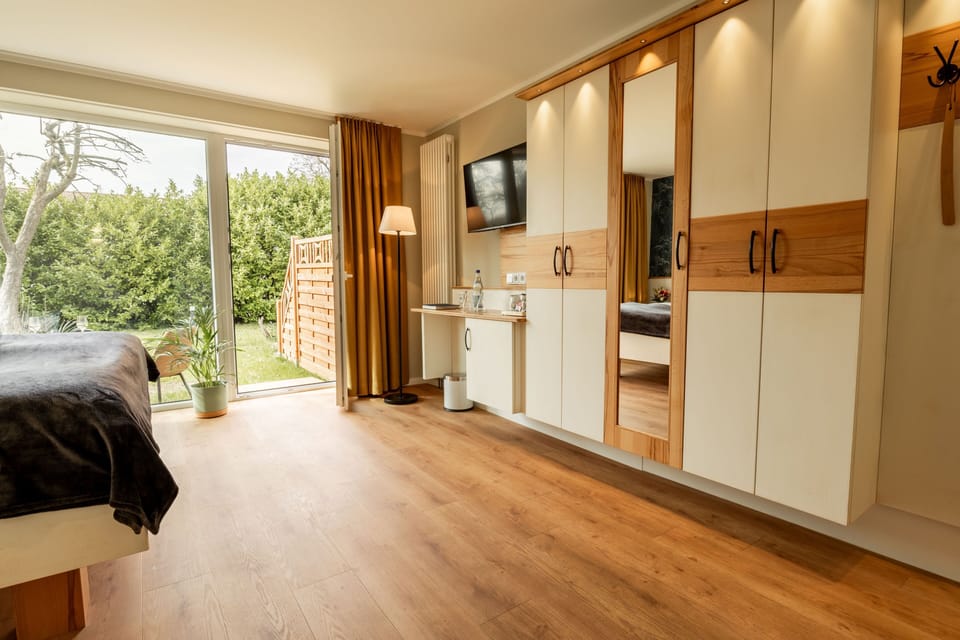 Classic Double Room | Minibar, in-room safe, desk, blackout drapes