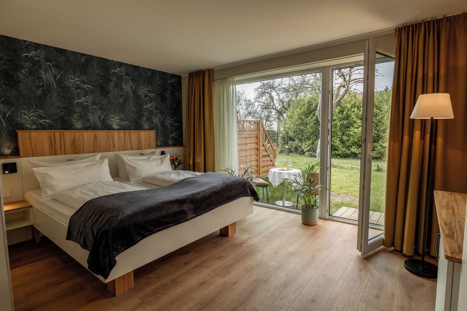 Classic Double Room | Minibar, in-room safe, desk, blackout drapes