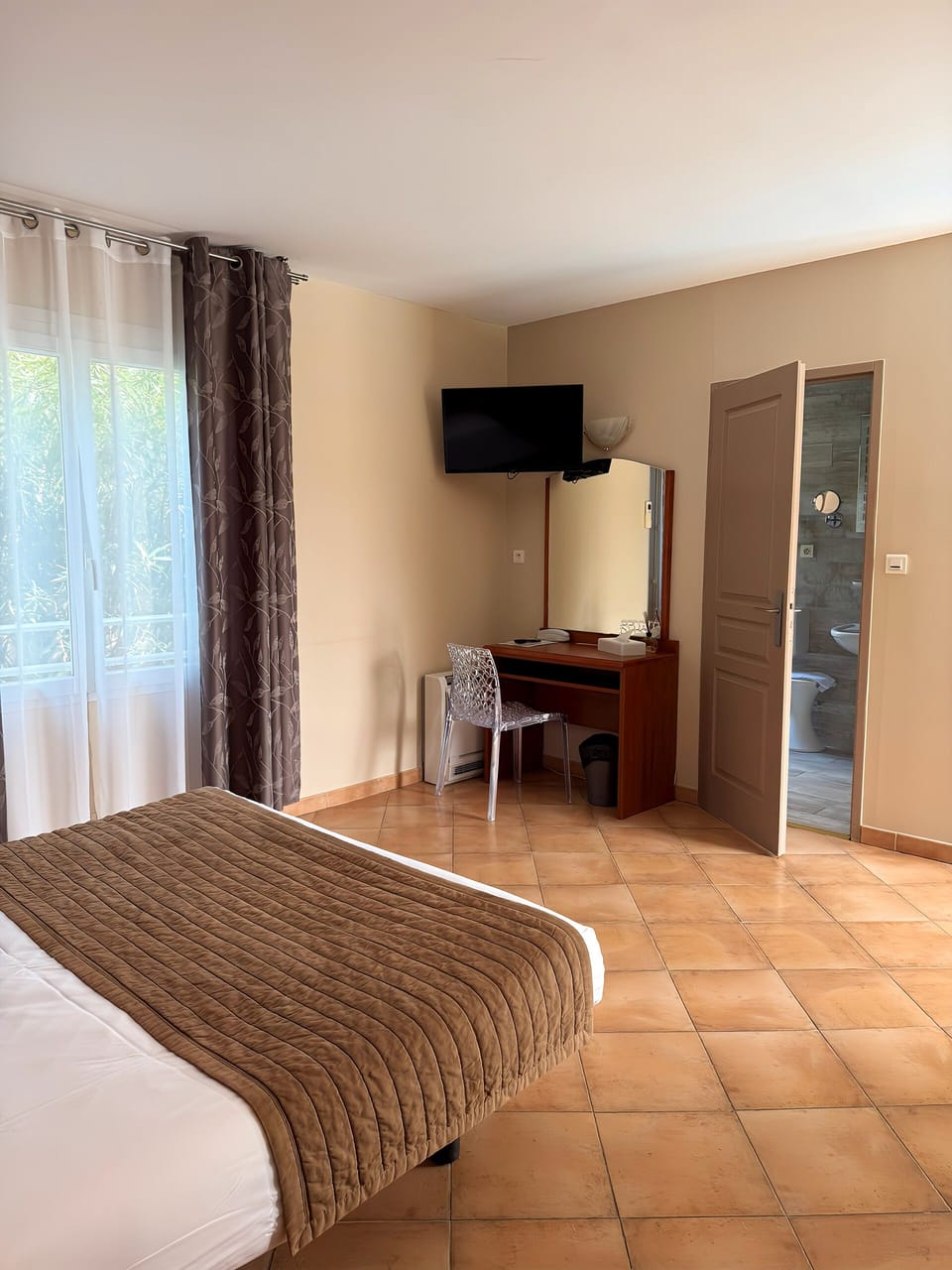 Superior Double Room | Desk, laptop workspace, soundproofing, free WiFi