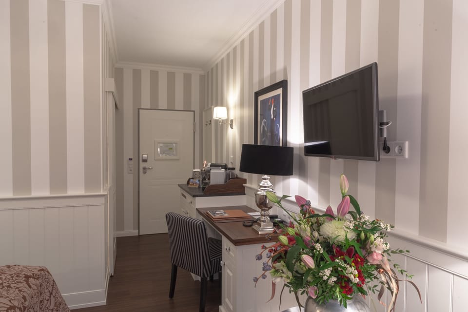 Single Room | Hypo-allergenic bedding, in-room safe, desk, blackout drapes