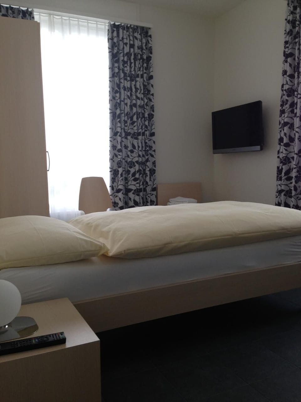 Free cribs/infant beds, free WiFi, bed sheets