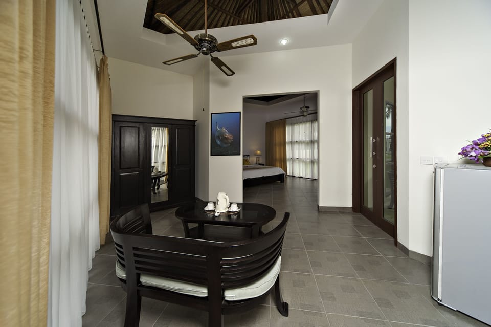 Deluxe Cottage | Living area | 32-inch LED TV with satellite channels, TV, DVD player