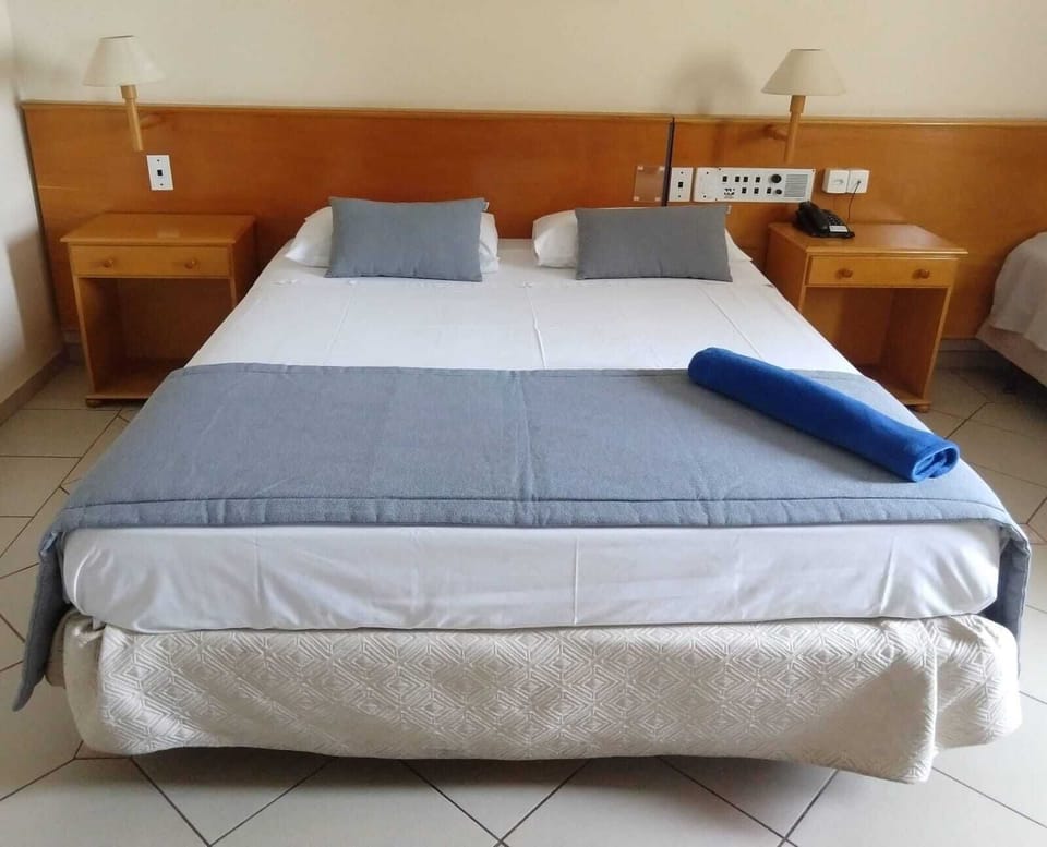 1 bedroom, minibar, desk, laptop workspace
