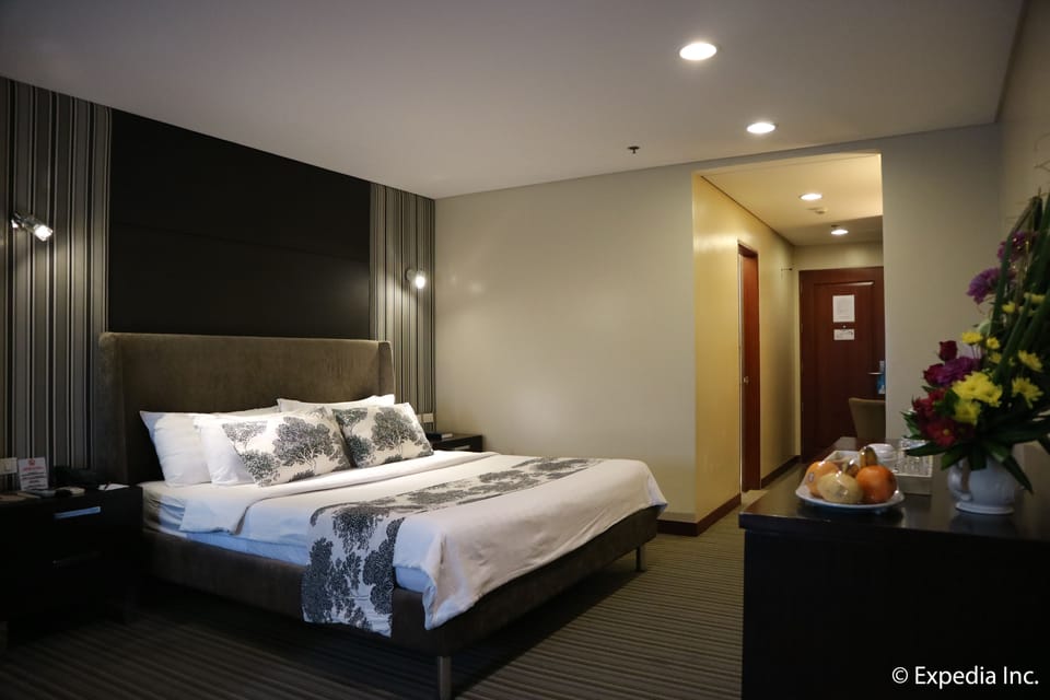 Business Room (Deluxe) | In-room safe, rollaway beds, free WiFi