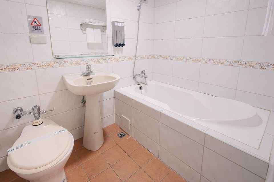 Standard Double Room | Bathroom | Combined shower/tub, deep soaking tub, free toiletries, hair dryer