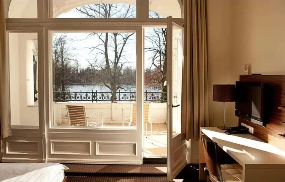 Panoramic Double Room, Balcony, Lake View | Living area | Flat-screen TV