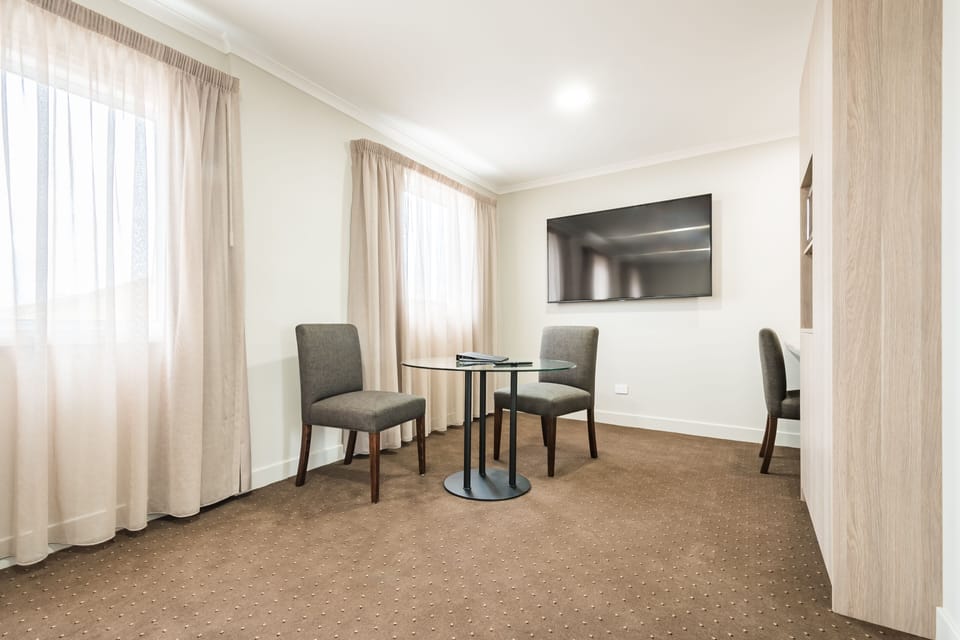 Superior Queen Room | Living area | Flat-screen TV