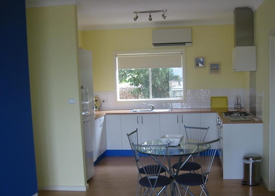 Full-size fridge, microwave, stovetop, coffee/tea maker