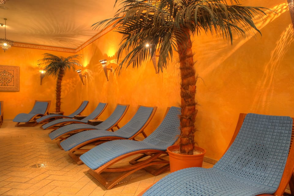 Sauna, hot tub, Turkish bath, body treatments, hydrotherapy, body wraps