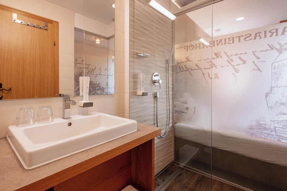 Double Room (Alpenrose) | Bathroom | Shower, hair dryer, bathrobes, slippers