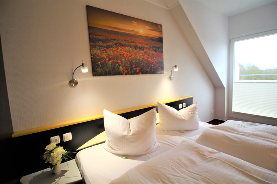 Double Room, Balcony | Minibar, desk, free WiFi, bed sheets