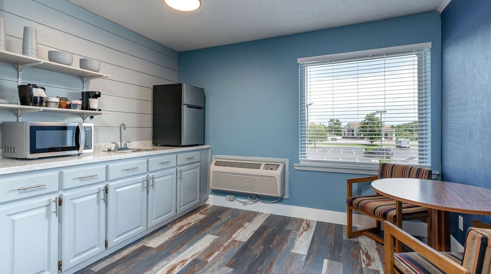 Deluxe Studio Suite | Premium bedding, laptop workspace, iron/ironing board, free WiFi