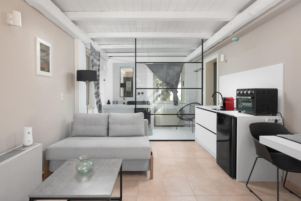 Deluxe Loft | Living area | 42-inch flat-screen TV with satellite channels, TV, fireplace
