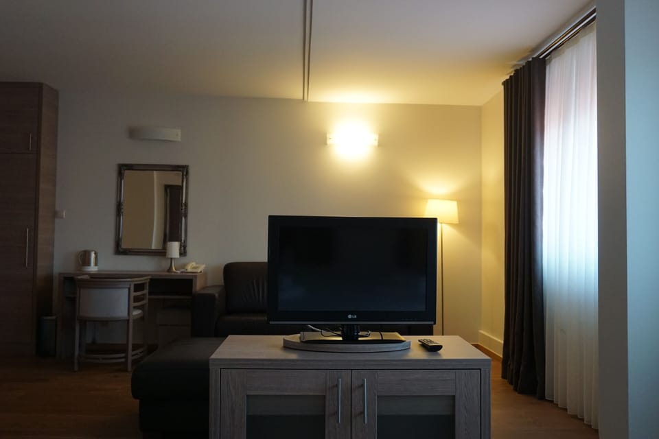 Superior Suite | Egyptian cotton sheets, premium bedding, minibar, in-room safe