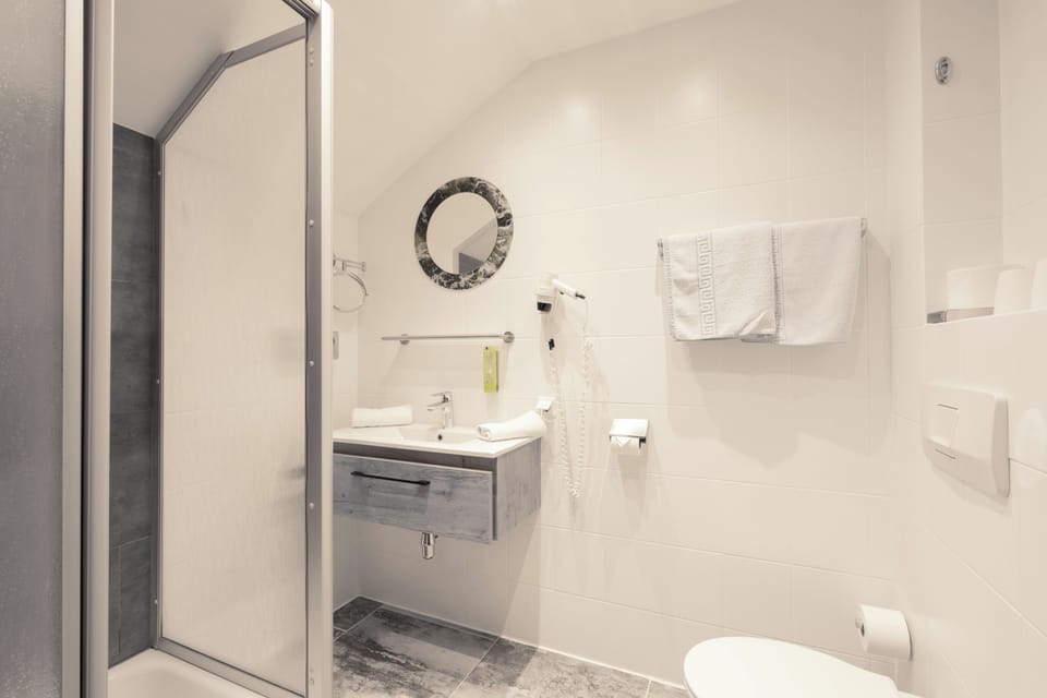 Double Room, Mountain View | Bathroom | Deep soaking tub, free toiletries, hair dryer, bathrobes