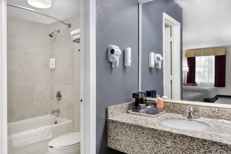 Desk, iron/ironing board, rollaway beds, free WiFi