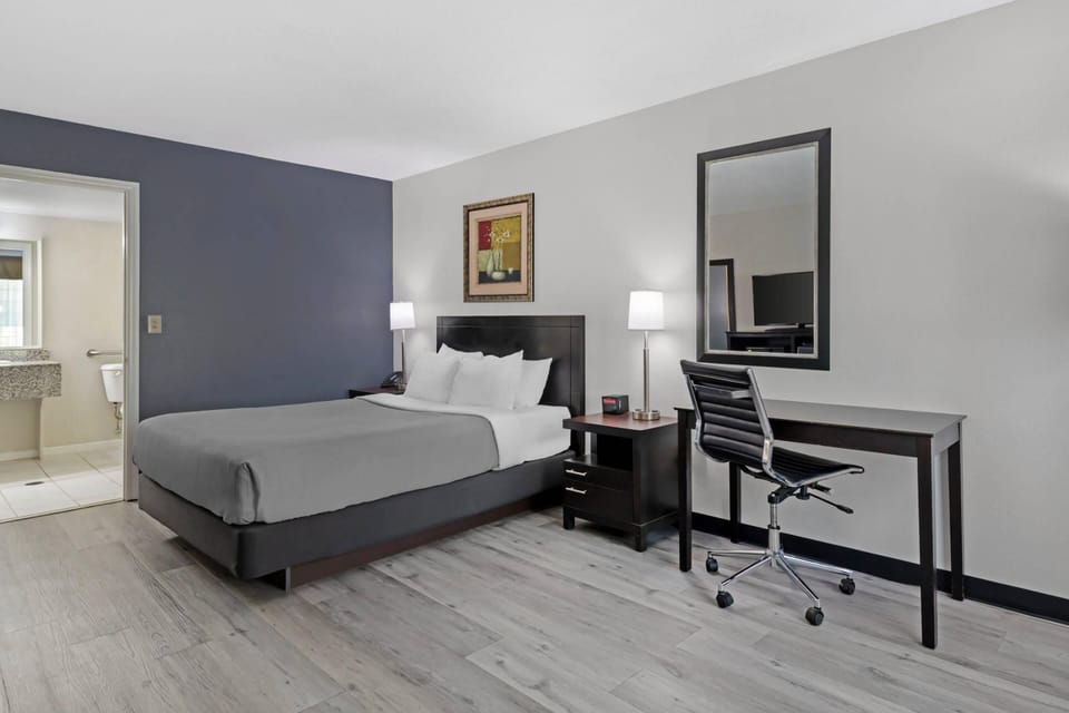 Desk, iron/ironing board, rollaway beds, free WiFi