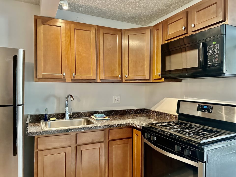 Townhome, 2 Bedrooms, Lake View | Private kitchen | Microwave, coffee/tea maker, toaster, freezer