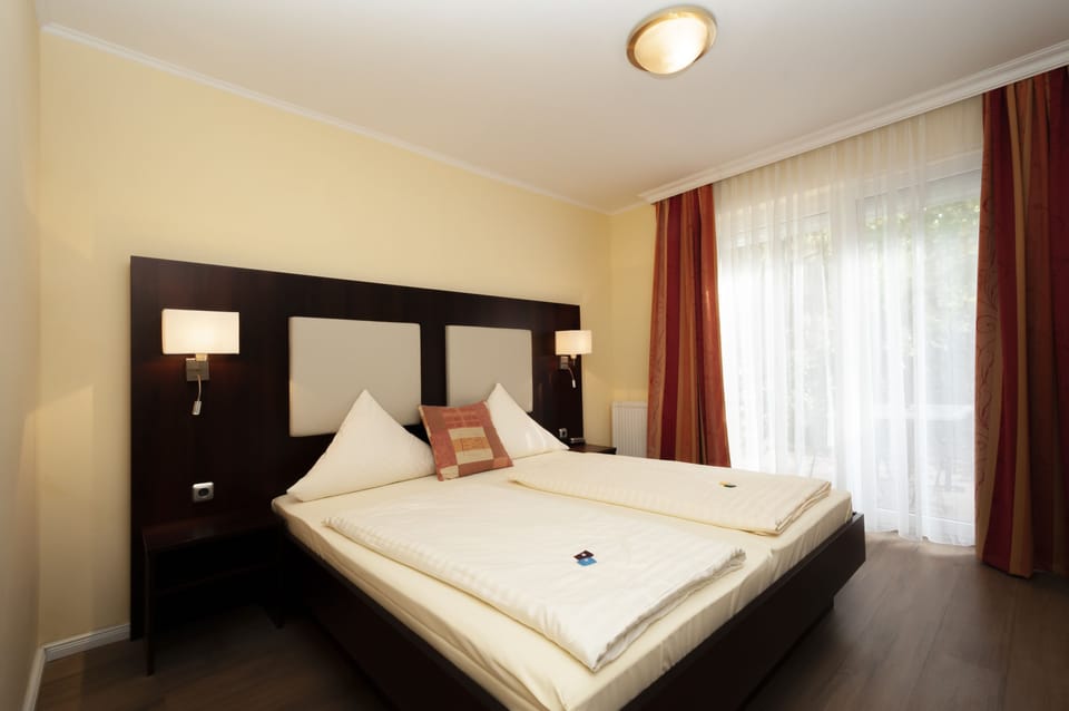 Standard Double Room, 1 Queen Bed | Minibar, desk, soundproofing, free WiFi