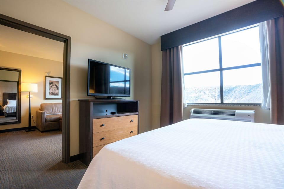 Suite, 1 King Bed, Accessible (Hearing) | Living area | 32-inch LCD TV with cable channels, TV, DVD player