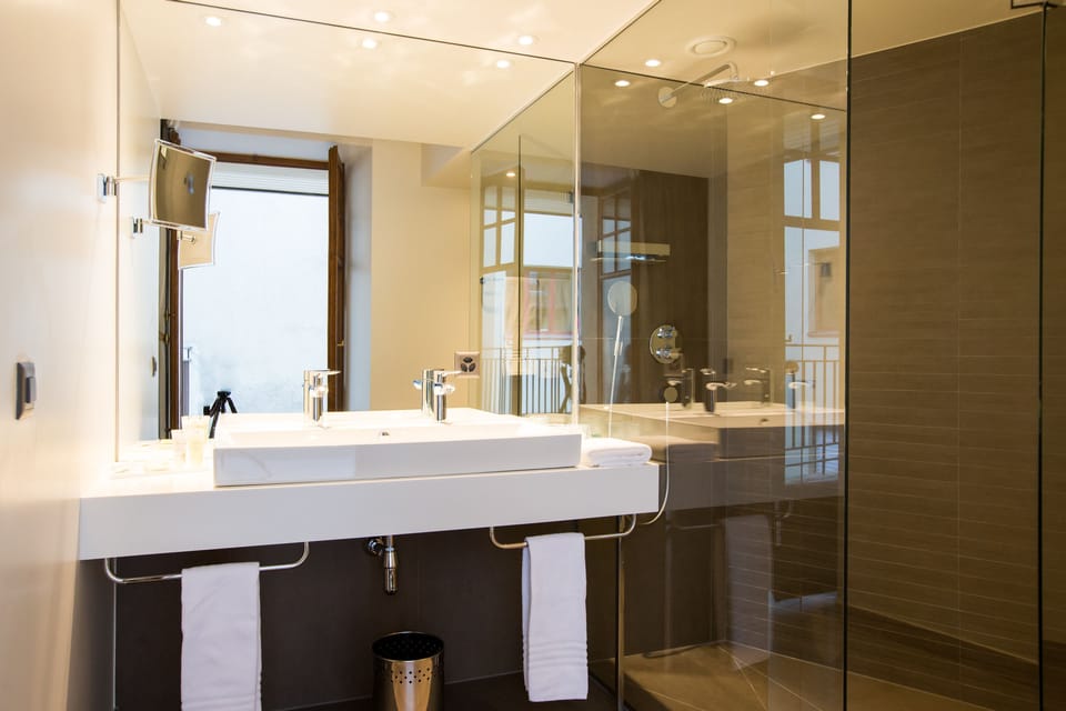 Deluxe Double or Twin Room | Bathroom | Eco-friendly toiletries, hair dryer, towels