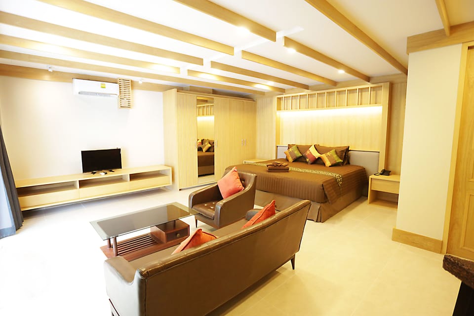 Family Suite Connecting room | In-room safe, laptop workspace, free WiFi, wheelchair access